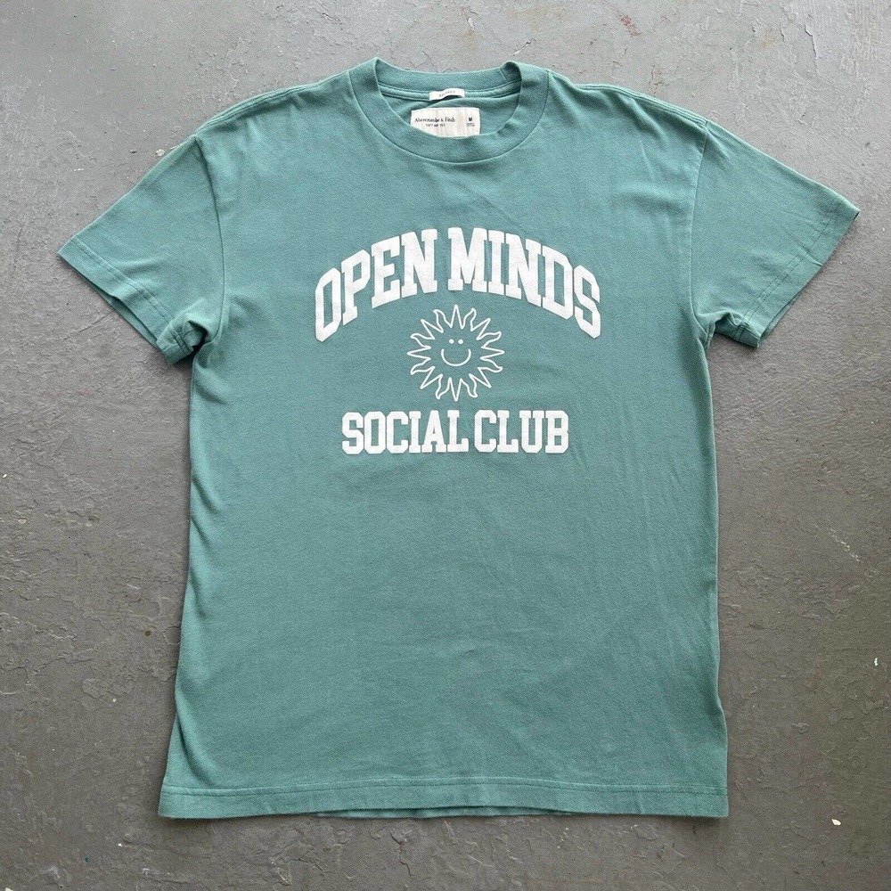 Abercrombie & Fitch 90s Inspired Statement Graphic T-Shirt - Green Men’s Medium